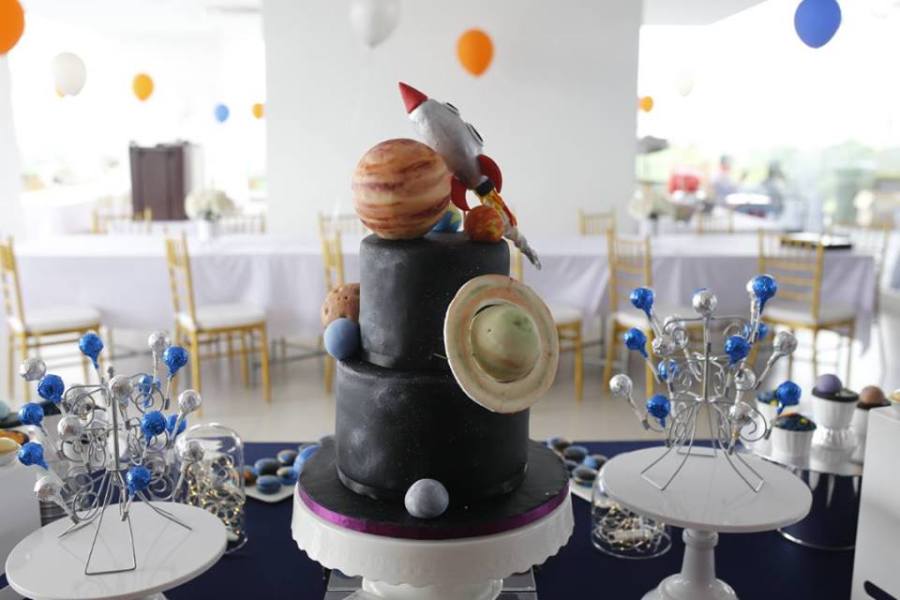 Galactic-Space-Age-Birthday-Party-Big-Cake
