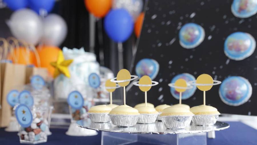 Galactic-Space-Age-Birthday-Party-Cupcakes