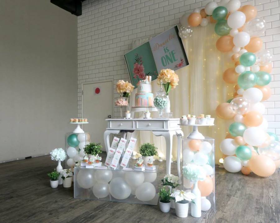 Peach-And-Mint-Book-Birthday-Treat-Table