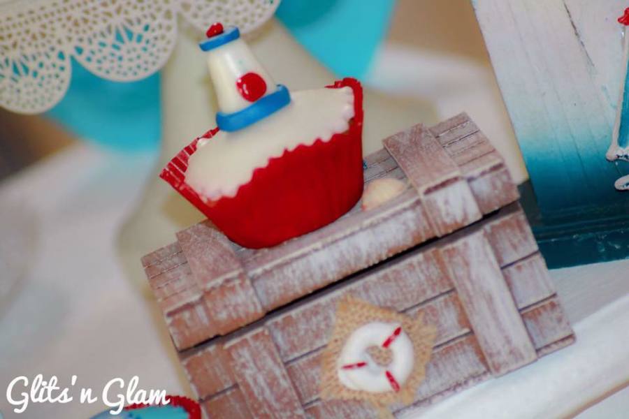 Glitzy-Ahoy-Birthday-Party-Cupcake