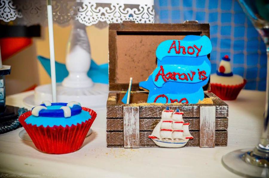 Glitzy-Ahoy-Birthday-Party-Lifesaver-Cupcake