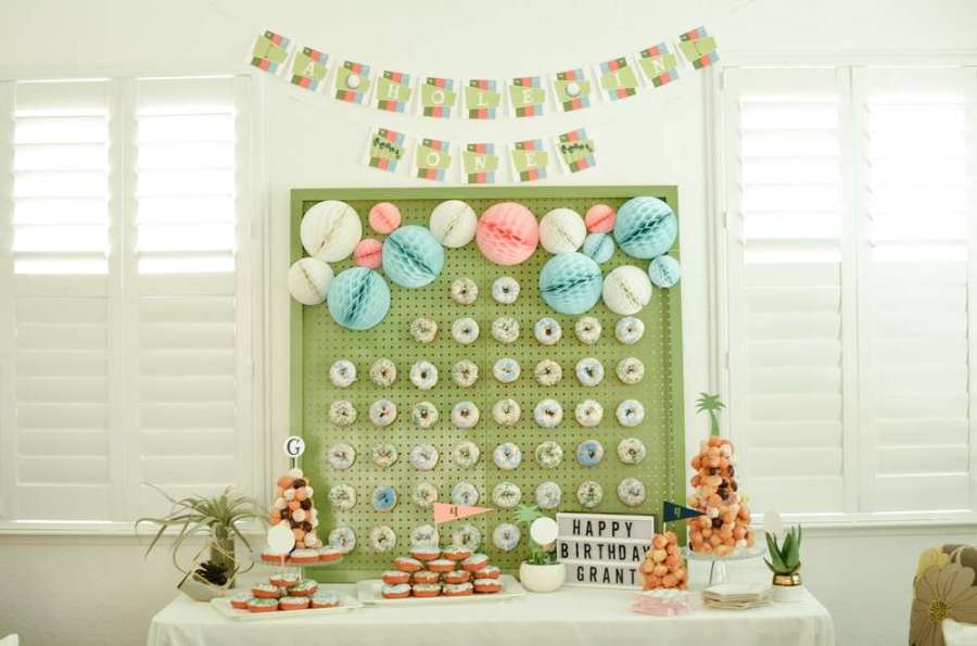 Palm-Springs-Inspired-Retro-Golf-Party-Donut-Board