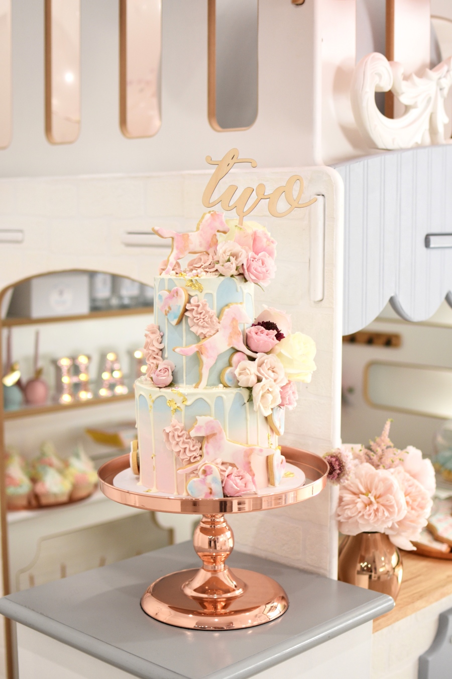 carnival-carousel-party-cake-centerpiece