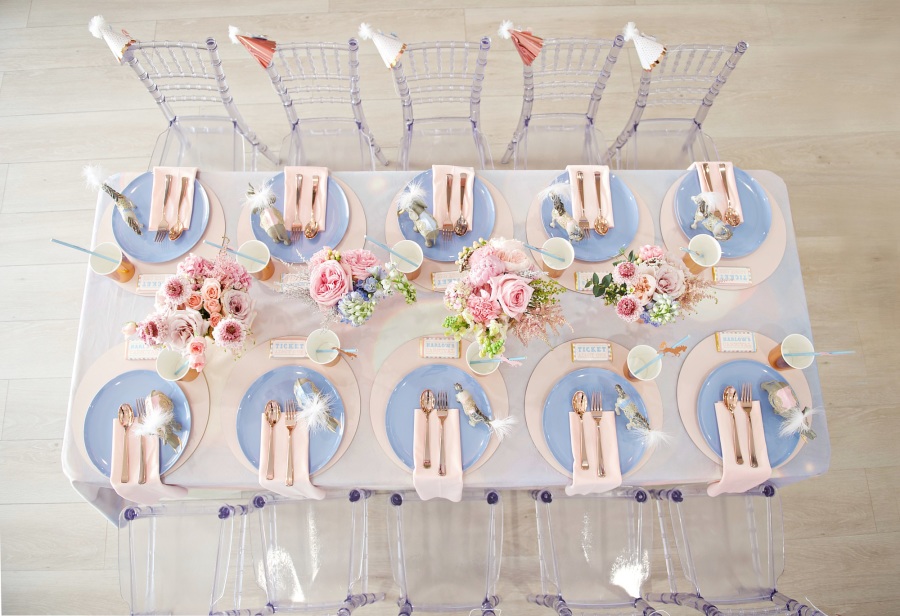 pink-blue-carnival-carousel-birthday-guest-tables