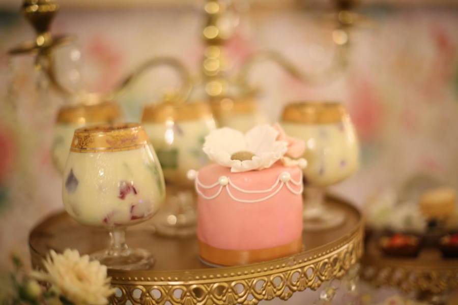 A Vintage Royal celebration fit for a Princess mini cake