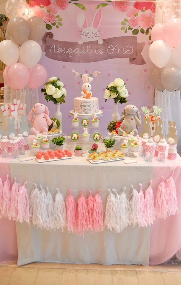 Cute Bunny First Birthday main table