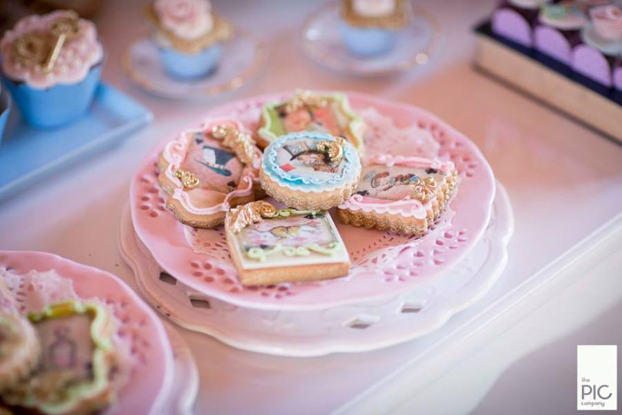 Alice-In-Wonderland-Birthday-Cookies