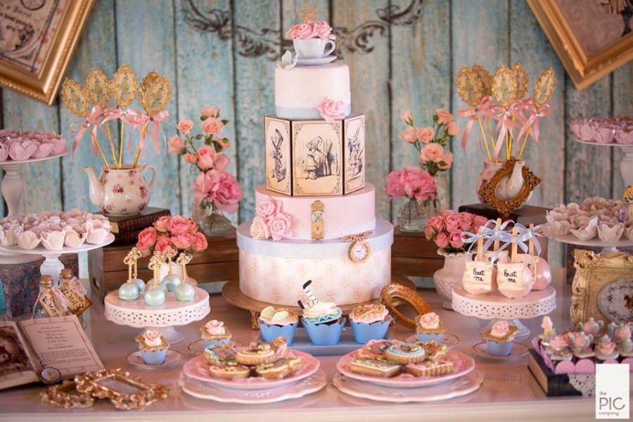Alice-In-Wonderland-Birthday-Desserts