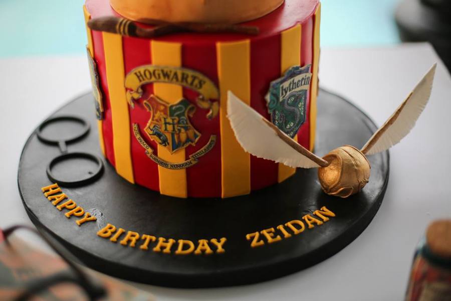 Harry-Potter-Birthday-Party-Cake-Stand