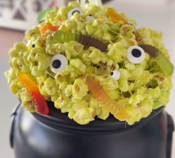 Popcorn Cauldron treat