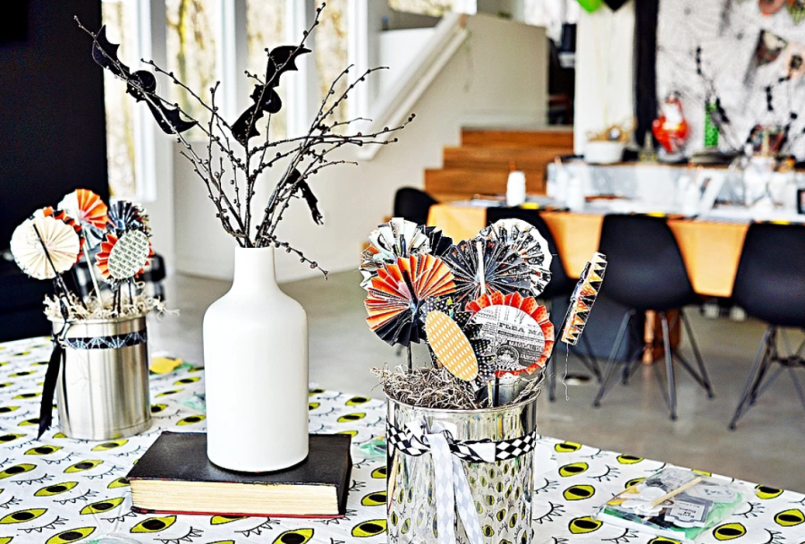 halloween party centerpieces with bats on tree branch