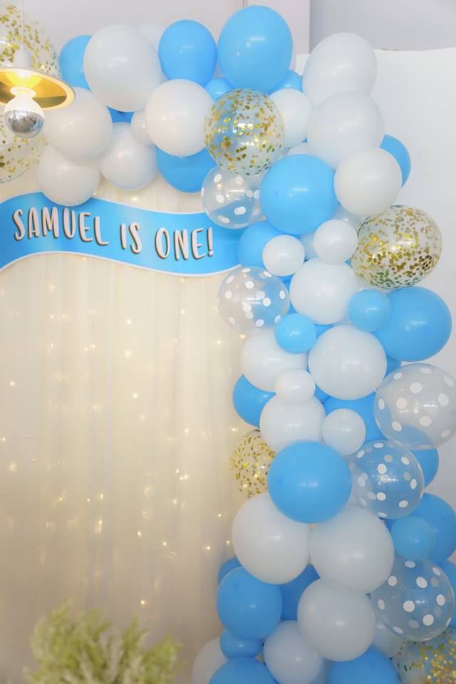 soft baby blue and white balloon backdrop