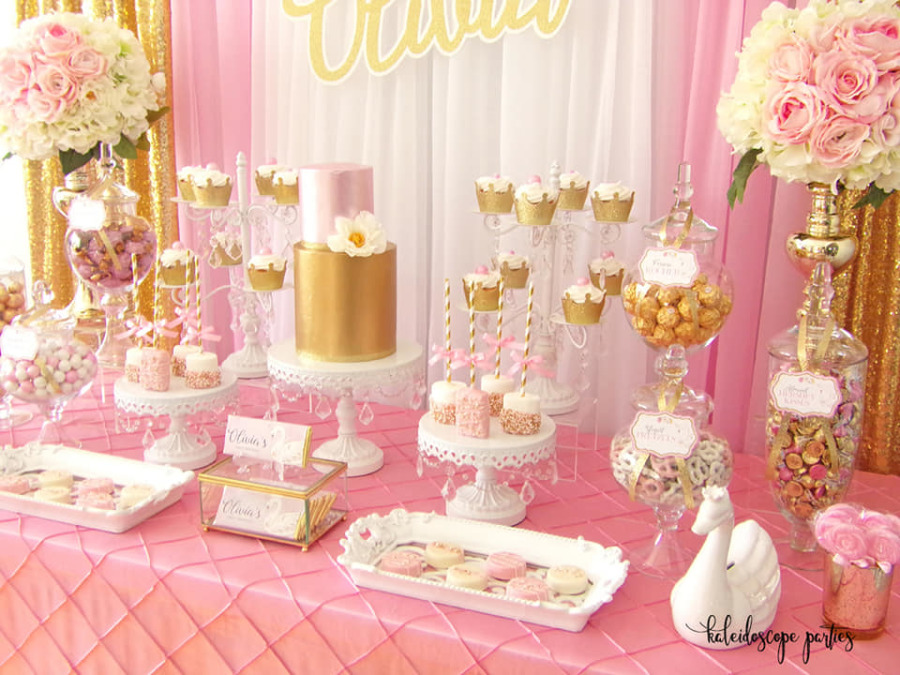 beautiful swan party tablescape
