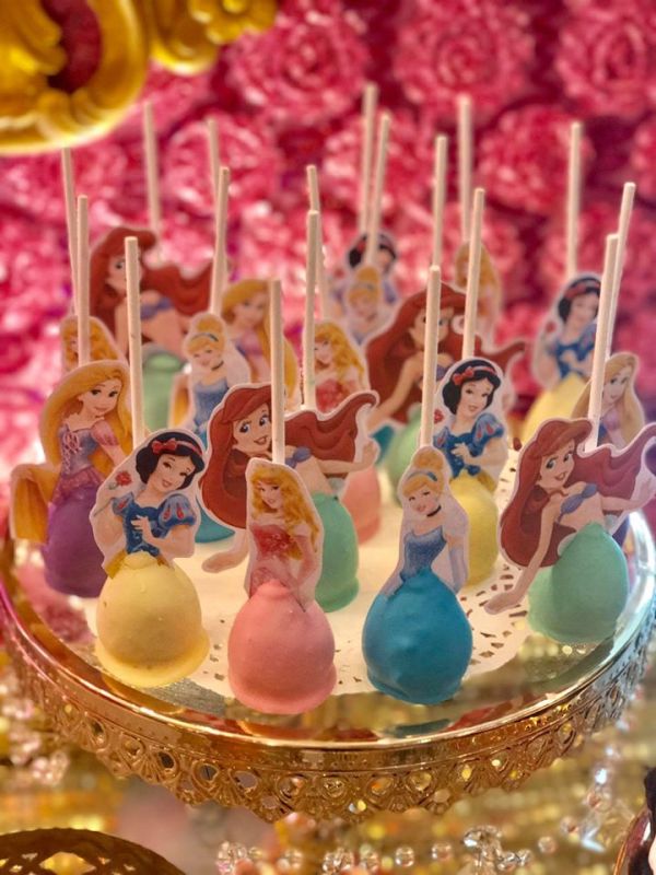 Beautiful disney princess cakepops