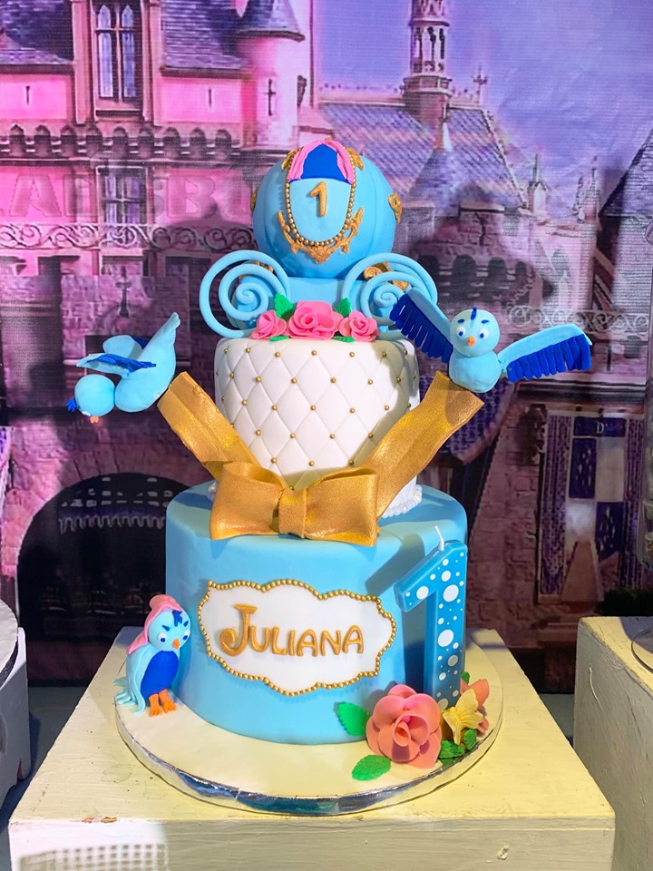 Cinderella-themed detailed carriage cake