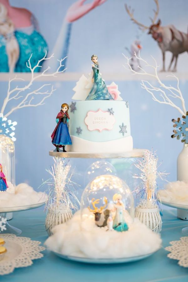 winter snow cake featuring Anna and Elsa