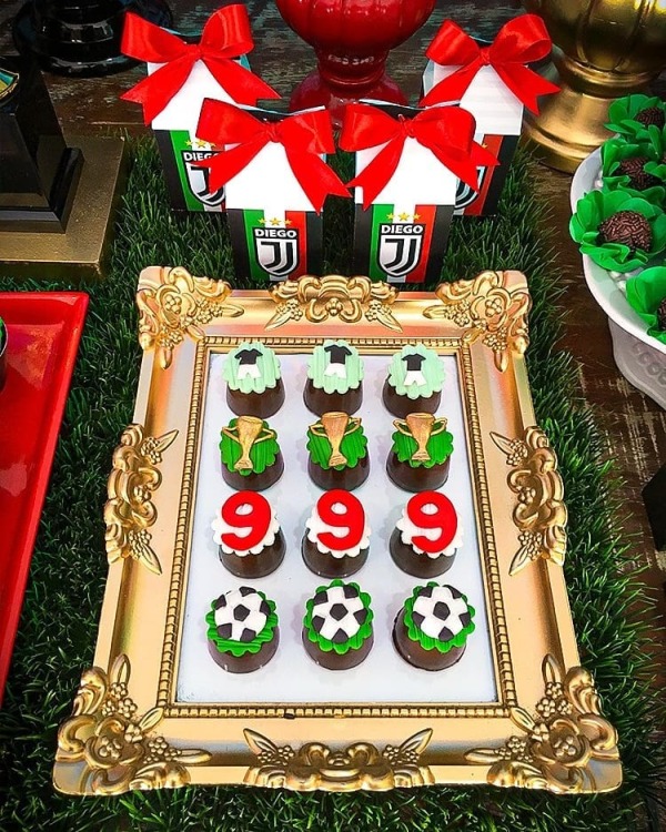golden frame plate with trophy cookies