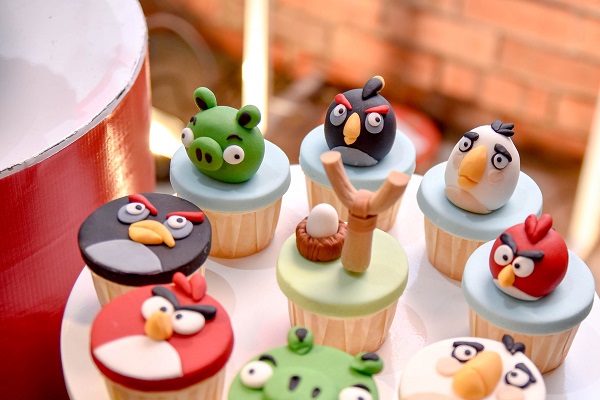angry bird birthday cupcakes