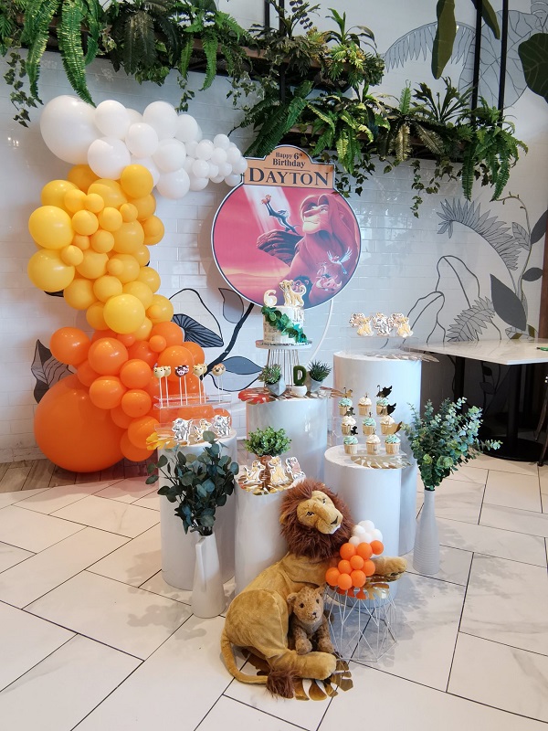 safari themed lion king birthday setup