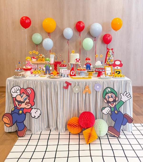 beautifully done mario and luigi party table