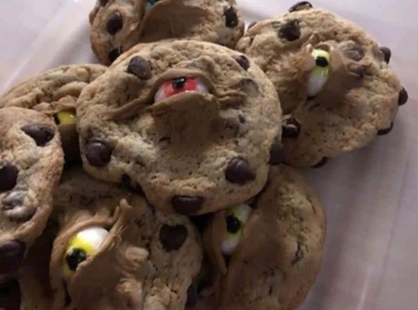 monster eyeball cookies