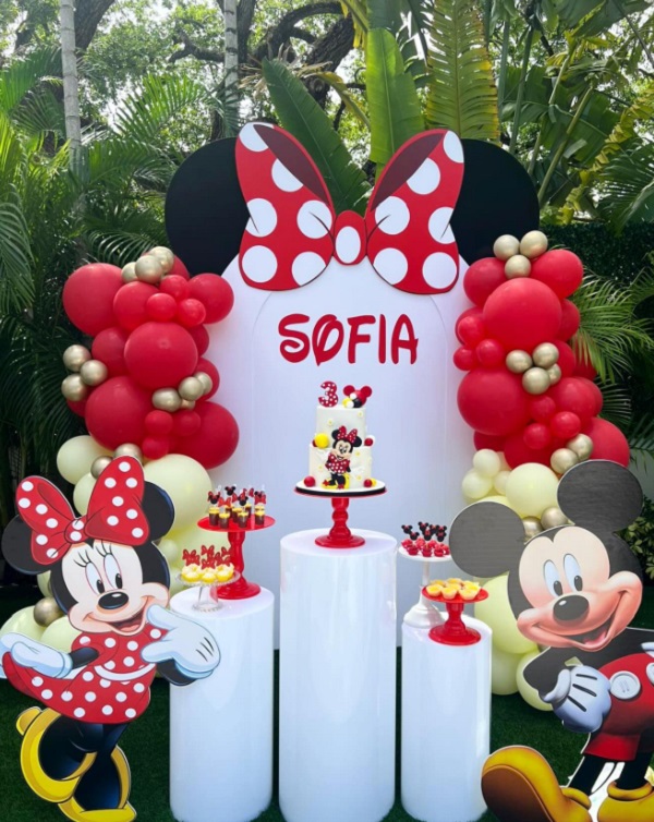 red polka dot birthday decorations