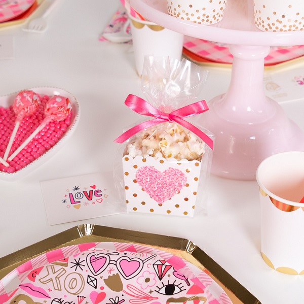 valentines day favor boxes table setup