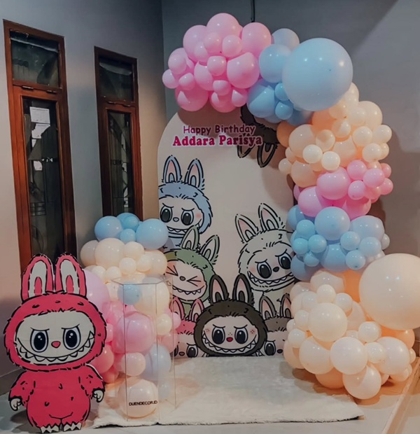 labubu party balloon garland