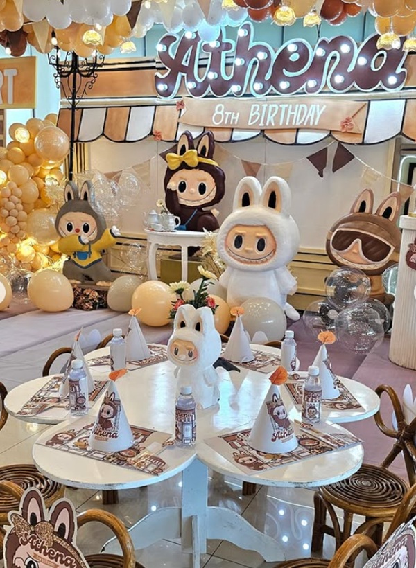 labubu party table setup for kids