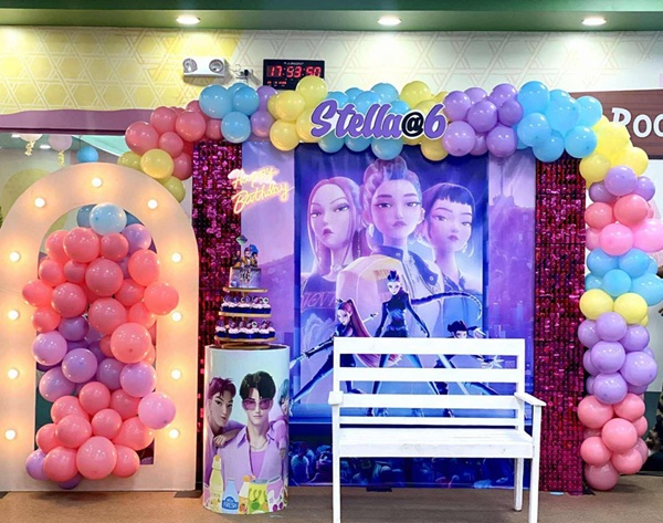 KPOP Demon Hunters birthday party setup