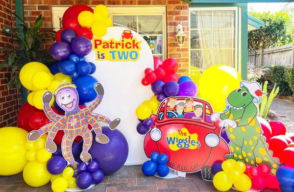 wiggles party Backdrop Balloons Wiggles cutouts