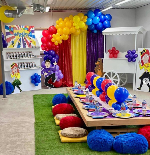 wiggles party decoration setup