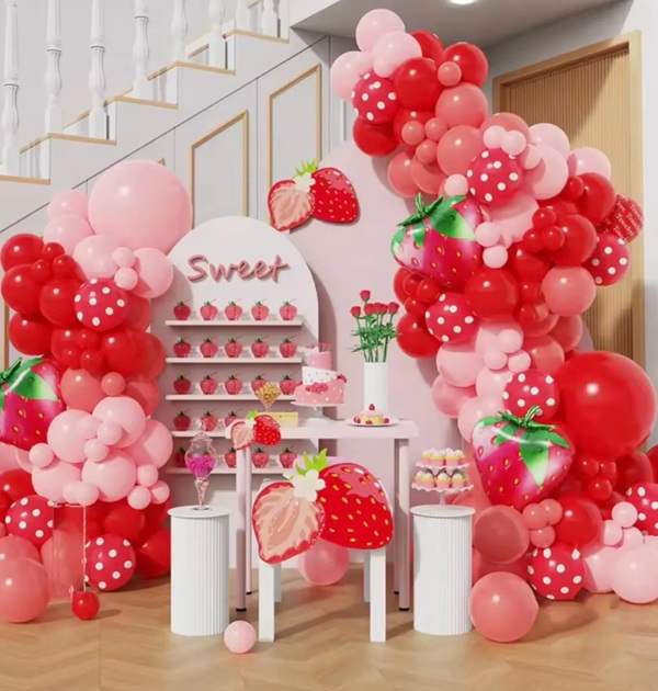 first birthday strawberry on shortcake balloon garland