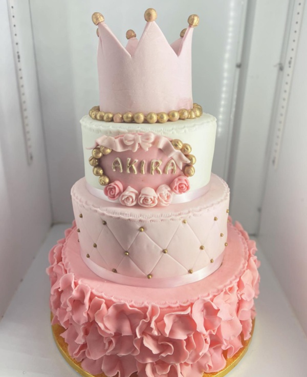 princess cake with tiara topper