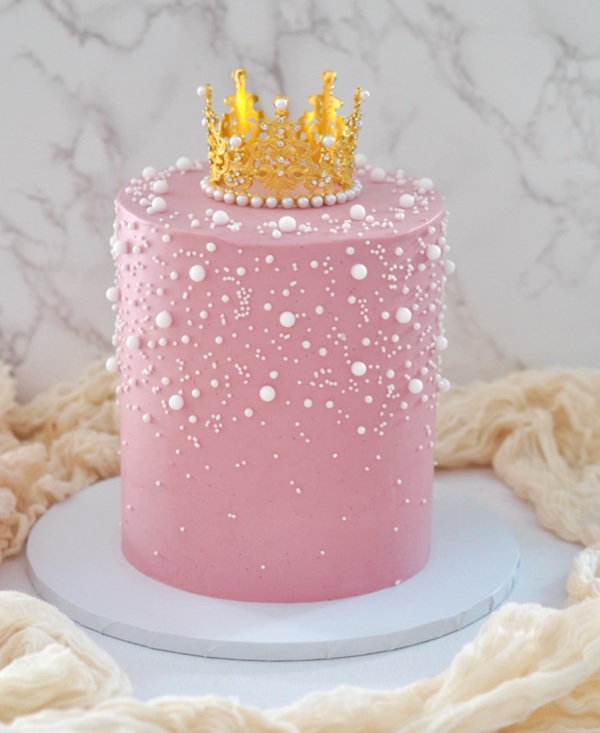 princess theme cake White chocolate cake with raspberry conserved