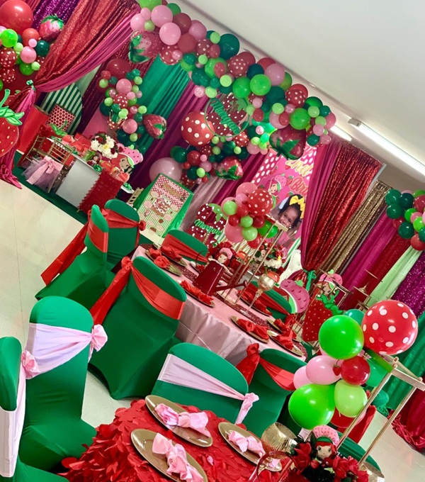 strawberry shortcake birthday party decorations setup