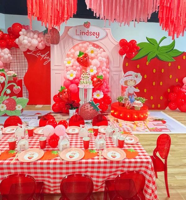 strawberry shortcake birthday party decorations