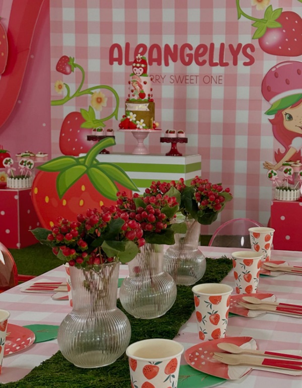 strawberry shortcake birthday theme