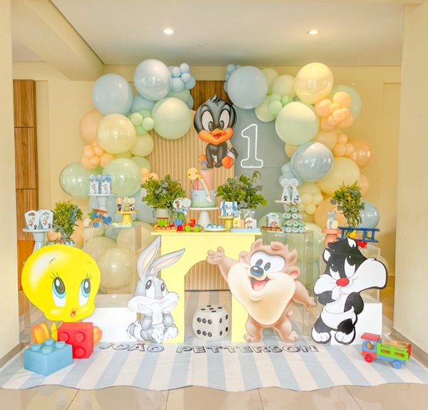 Baby Looney Tunes theme first birthday party