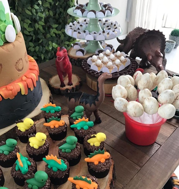 Dinosaur Birthday Cake and treats