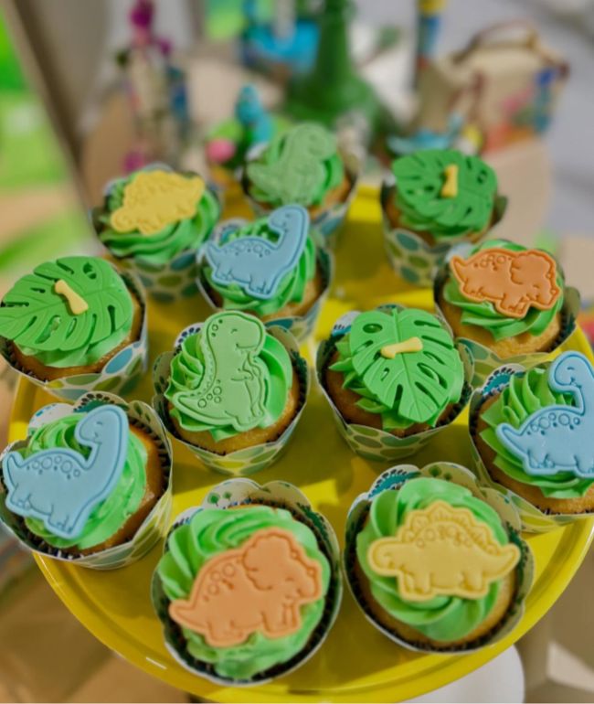 Dinosaur cupcakes with toppers