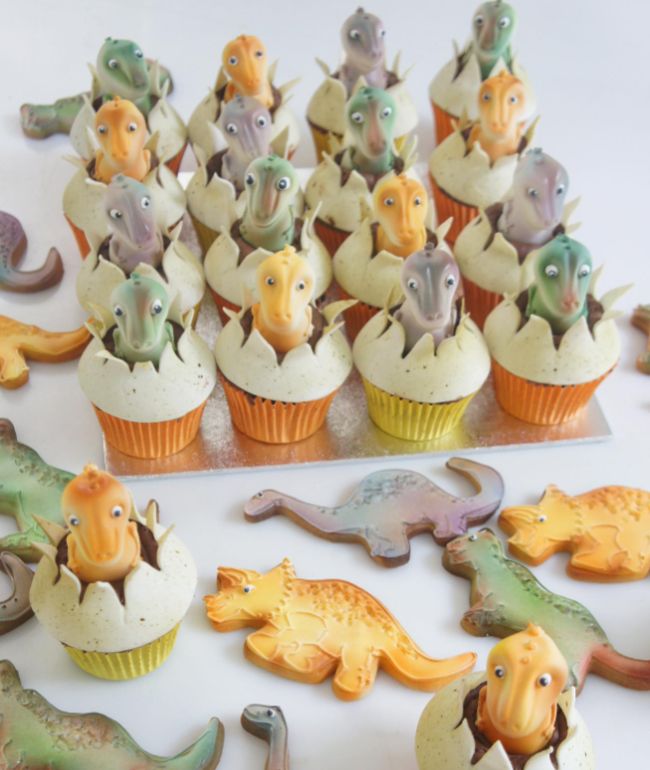 Dinosaur egg cupcakes