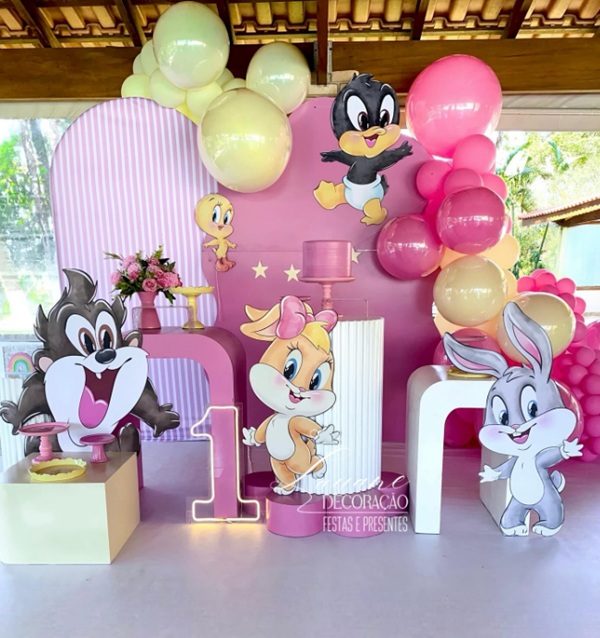 Girl Looney Tunes birthday balloons and props
