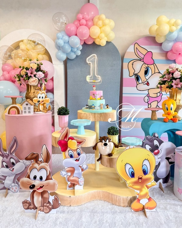Girl Looney Tunes theme first birthday party