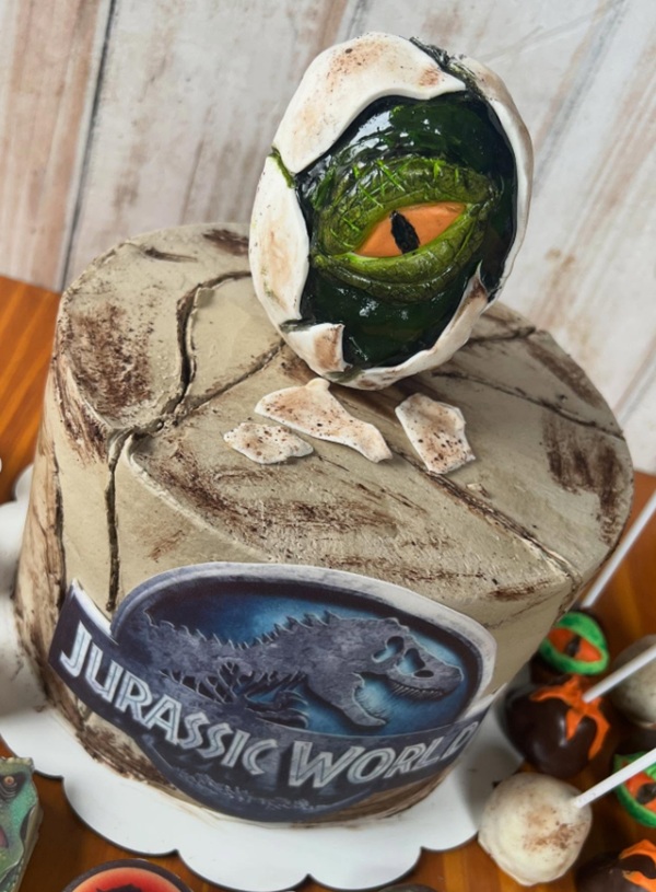 jurassic world cake