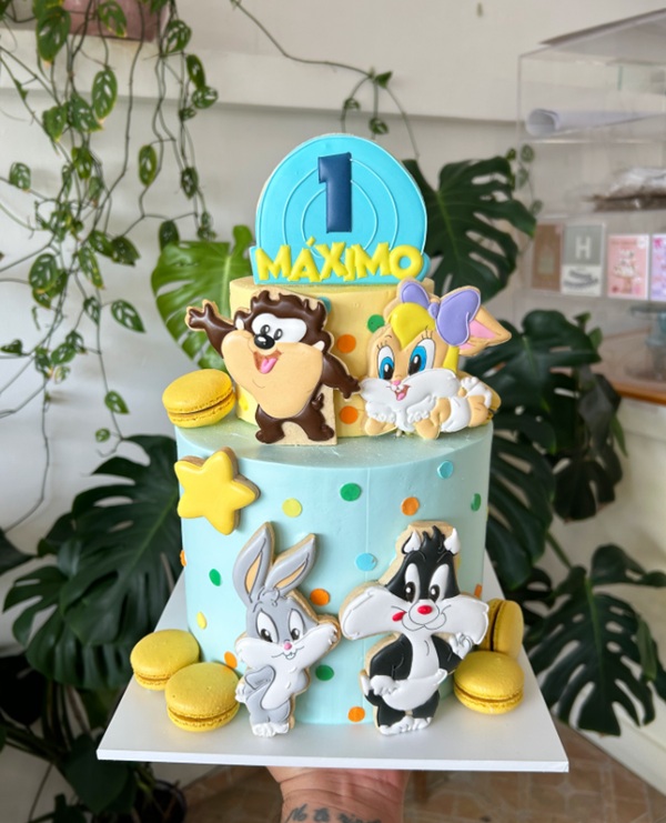 looney tunes birthday cake