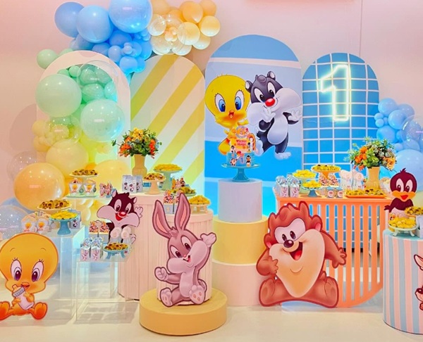 looney tunes party decorations