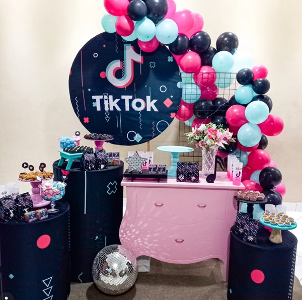 tiktok birthday party balloons