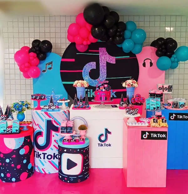 tiktok birthday party setup