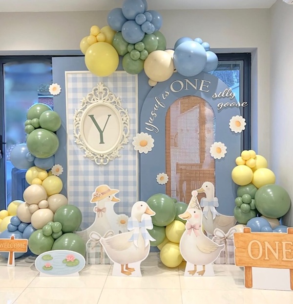 ONE Silly Goose is on the loose